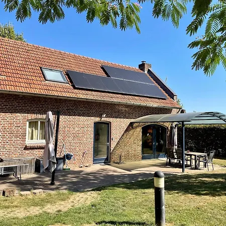 Coachman's House Near Roermond With Garden, Cleaning Included Holiday home Sint Odilienberg